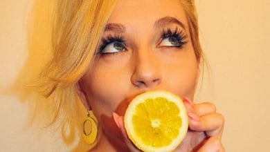 فوائد الليمون للشعر الجاف الخفيف والمتساقط هل الليمون يطول الشعر