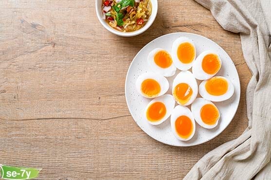 هل البيض المسلوق يسبب العطش؟